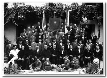 Una foto storica dei giovani del CIRCOLO DI S. ANTONIO d’ARCELLA Vincitori del 1° Premio Diocesano di cultura nel 1925